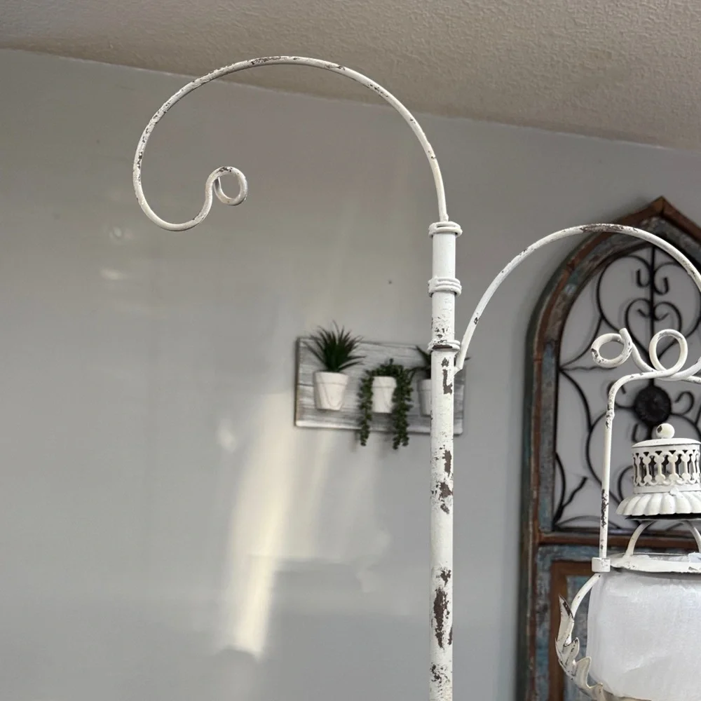 Distressed Lantern Stand with lanterns NEW